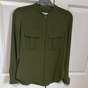 Untuckit blouse olive green size 4